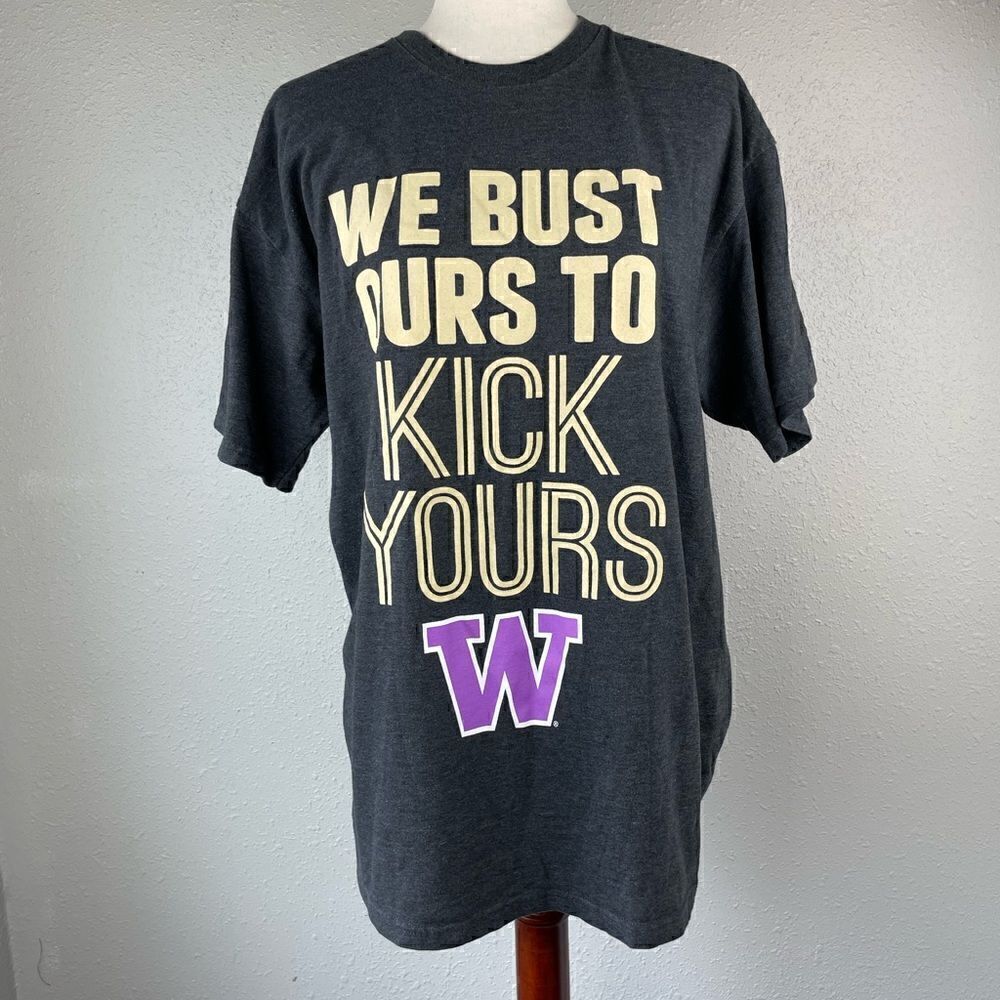 Champs Sports Gear University of Washington Short Sleeve T-Shirt Size L EUC